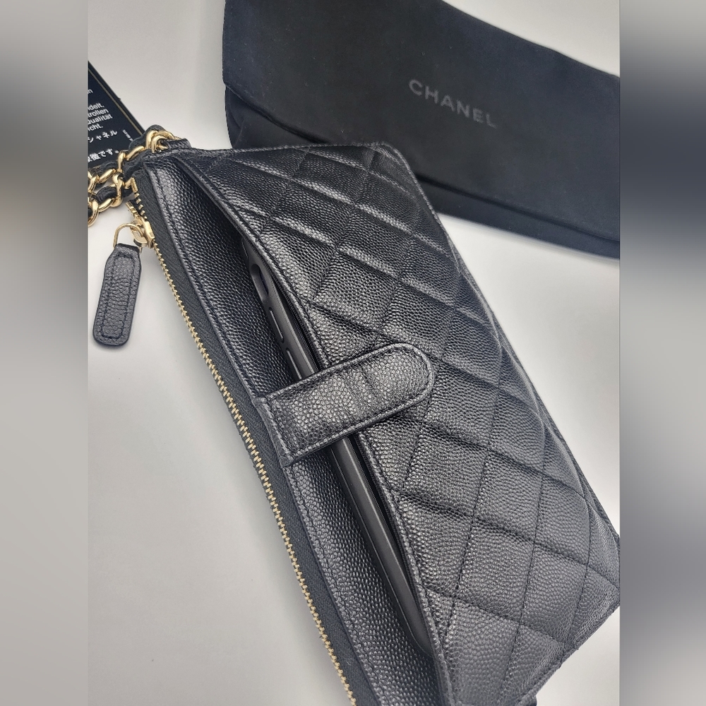 Authentic Chanel classic clutch with chain handle/wrislet - Picture 16 of 16